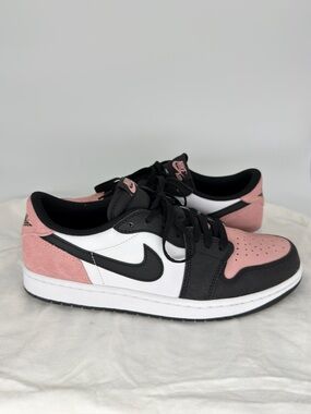 Sz 11 - NIKE AIR JORDAN RETRO 1 LOW OG BLEACHED CORAL/BLACK CZ0790-061